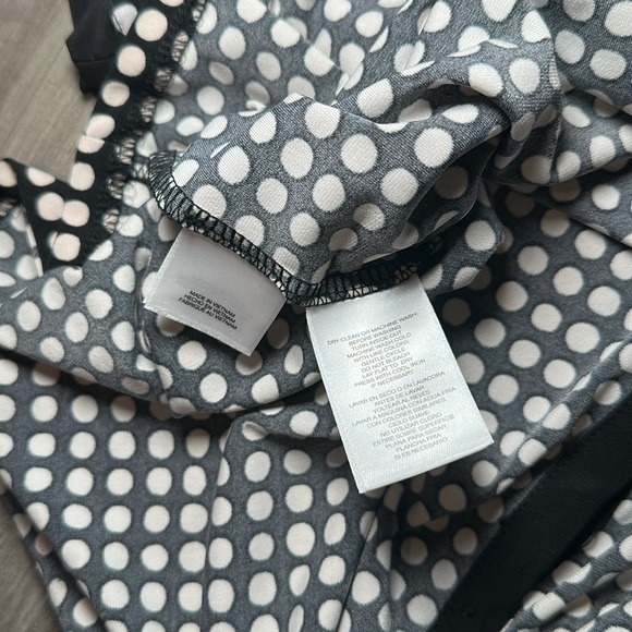 Anne Klein Polka Dot Stretch Back Button Short Sleeve Top - Medium - Picture 7 of 8